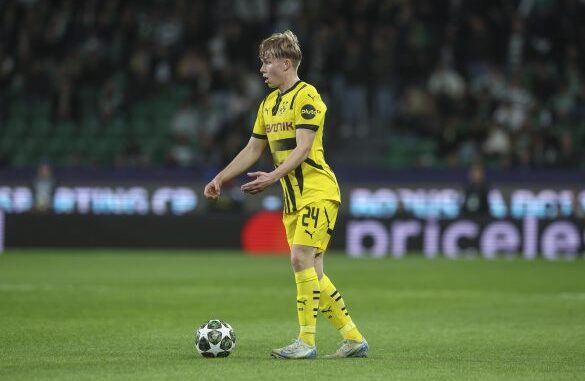 sporting-clube-de-portugal-v-borussia-dortmund-uefa-champions-league-2024-25-league-knockout-play-off-first-leg-2-585x390