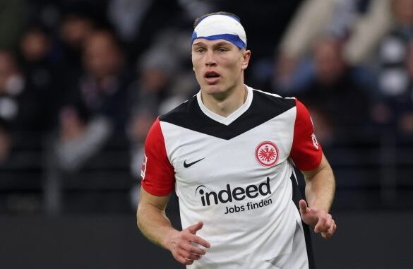 eintracht-frankfurt-v-fc-augsburg-bundesliga-13-585x390