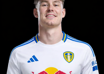 DONE DEAL: Jørgen Strand Larsen Joins Leeds United — Elland Road ERUPTS as Goal Machine Arrives! ⚪🔥