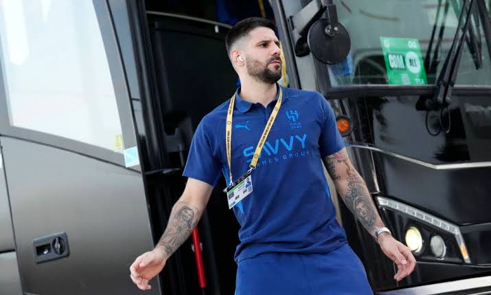 BREAKING:“Leeds Fans Furious as Club Snubs Big-Name Striker — But a Surprise Transfer Twist Could Save Their Season!”