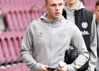 Lawrence Shankland is flying back to Glasgow to complete a sensational switch to Rangers.