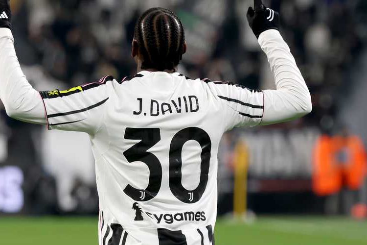 Leeds and Aston Villa offered summer loan deal for 154 career-goal striker.